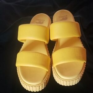 Sorel Ona Streetworks Platform Yellow Sandal 9.5